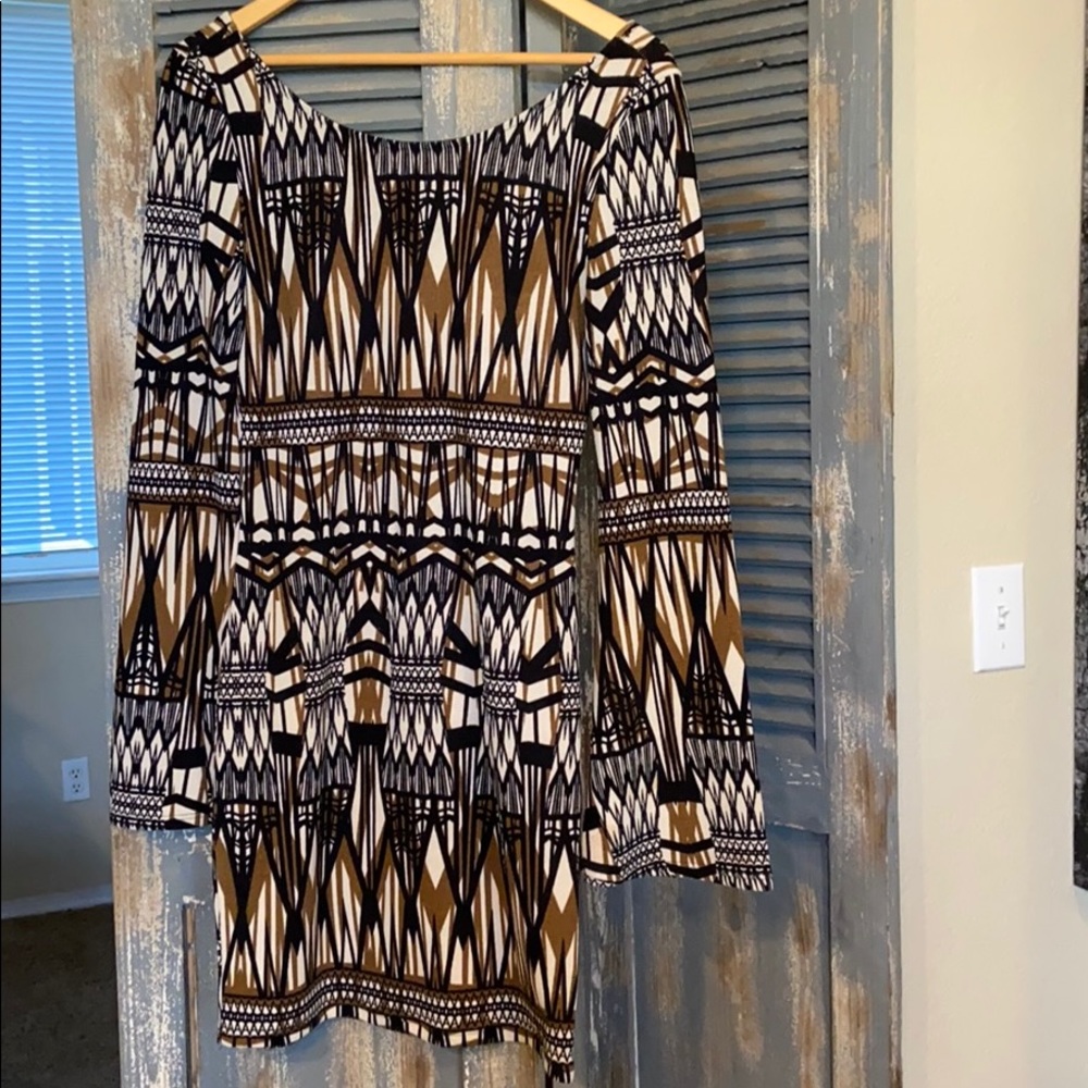 Low-back bell-sleeve bodycon mini dress